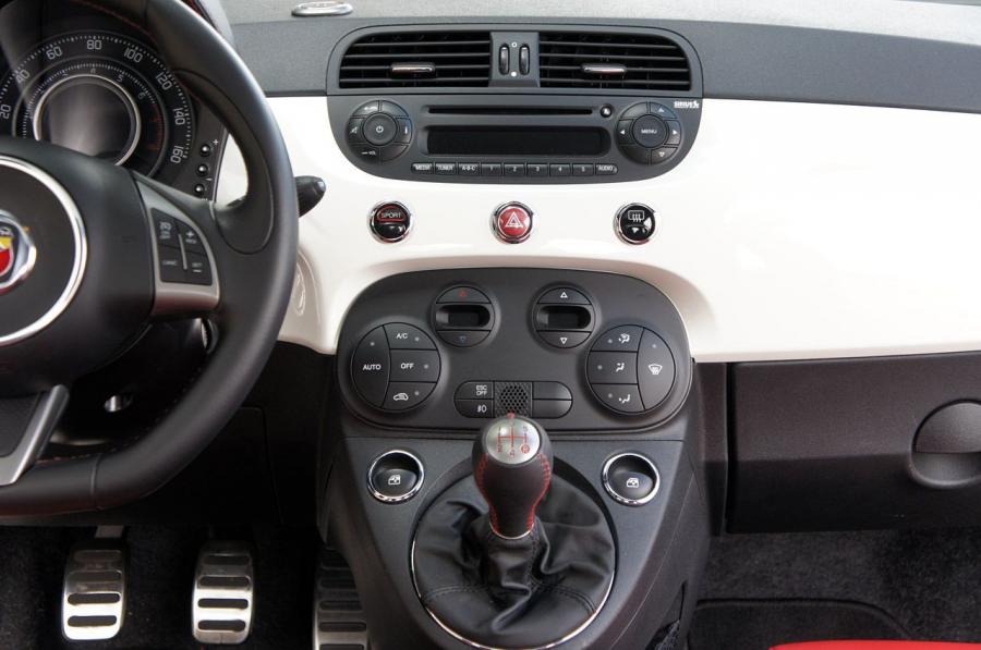  Fiat 500 Abarth 2012 года  (фото 18 из 121)